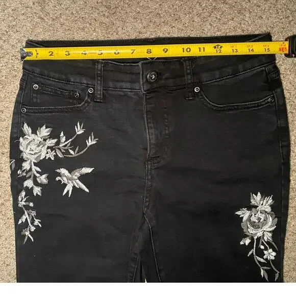 St. John's Bay - Black Straight Leg Jeans - Size 8 - Picture 5 of 10